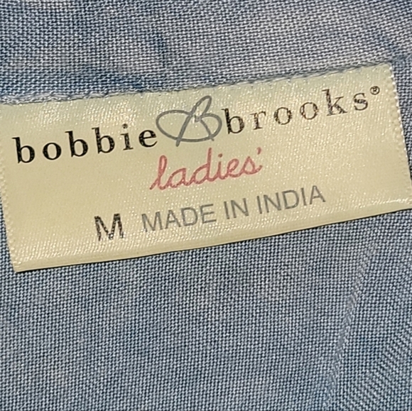 Bobbie Brooks size medium shirt dress. Adjustable sleeves, Pocket on front - Picture 8 of 12